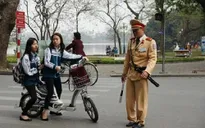 Hà Nội: Từ 10/4, học sinh phải đội mũ bảo hiểm