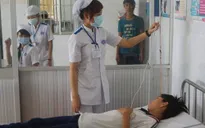 Bình Dương: Hàng chục học sinh nhập viện cấp cứu sau bữa ăn