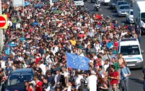 Áo tạm ngừng các chuyến tàu đến và đi từ Hungary