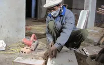 Những người mưu sinh trong đêm giáp Tết
