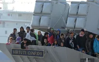 Italy cứu hơn 600 người nhập cư trái phép