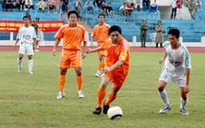 Một số hình ảnh của đồng chí Nguyễn Bá Thanh trên sân bóng