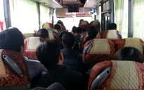 Hành khách chấp nhận xe "nhồi nhét" để vào Nam