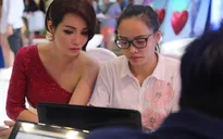GLTT cùng đoàn làm phim Những ngọn nến trong đêm 2