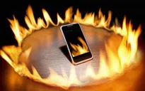 Vì sao pin smartphone thỉnh thoảng lại phát nổ?