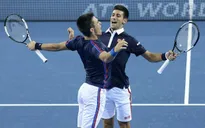 Novak Djokovic lần đầu chiến thắng cùng em trai