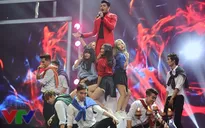 Các sao nhí nhảnh tại hậu trường Gặp gỡ VTV 2015