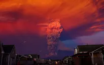 Chile: Núi lửa Calbuco phun trào trở lại sau 50 năm