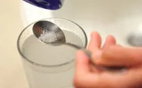 Súc họng bằng nước muối: Nhiều sai lầm cần loại bỏ