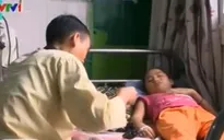 Bé gái mồ côi bị ung thư mong sự giúp đỡ