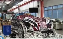 Độc đáo xe ô tô làm từ 25.000 chiếc điện thoại di động