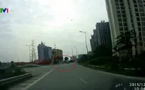 Ô tô quay đầu, đi ngược chiều trên cao tốc Pháp Vân - Cầu Giẽ