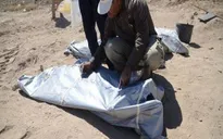Iraq: Khai quật 12 hố chôn tập thể của 1.700 người bị IS sát hại