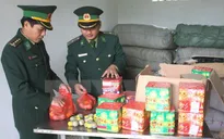 Bắt quả tang hai đối tượng người nước ngoài vận chuyển pháo lậu