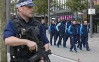 Cảnh sát có vũ trang theo sát tuyển Pháp ở Wembley