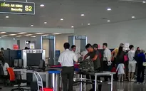 Phát hiện hành lý chứa chất bột nghi là thuốc nổ
