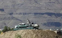 Saudi Arabia và đồng minh không kích phiến quân Houthi ở Yemen