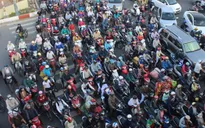 Chính phủ nhất trí đề xuất tạm dừng thu phí sử dụng đường bộ với xe máy