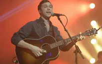 Cựu quán quân Phillip Phillips đâm đơn kiện American Idol