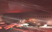 Canada: Máy bay văng khỏi đường băng do va cột điện