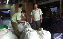 Thu giữ số lượng lớn quần áo làm giả thương hiệu nổi tiếng tại TP.HCM