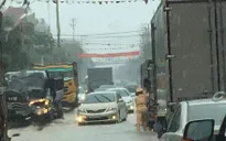 Quảng Ninh bất ngờ mưa lớn, đường ngập nặng, cảnh báo lũ quét