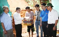 Chung tay cứu trợ đồng bào lũ lụt ở Quảng Ninh