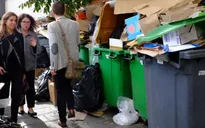 Pháp: Công nhân vệ sinh đình công, Paris 'ngập' trong rác thải