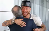 Sergio Ramos ôm Chủ tịch Perez thắm thiết trong ngày trở lại Real