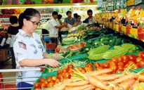 Hà Nội: Rau không rõ nguồn gốc được tuồn vào siêu thị