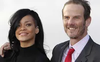 Rihanna làm phim tài liệu với đạo diễn Peter Berg