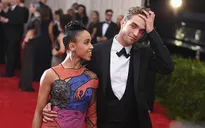 Robert Pattinson lùi ngày cưới?