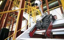 Robot phục vụ trong nhà máy điện hạt nhân