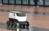 Robot giúp vận chuyển quà cho ông già Noel
