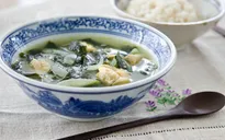 Lạ miệng canh rong biển cá ngừ