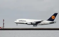 Máy bay của hãng Lufthansa thoát hiểm trong gang tấc