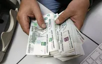 Fitch hạ xếp hạng tín dụng, dự báo kinh tế Nga suy thoái 4%