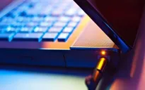 Bạn có nên cắm sạc laptop liên tục không?