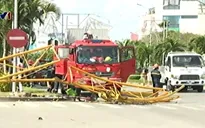 Hàng loạt tai nạn giao thông do sập đổ thiết bị thi công