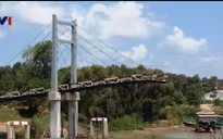 Long An: Cầu mới khánh thành 2 tuần đã sập