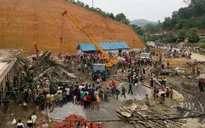 Hà Tĩnh: Sập giàn giáo tại cây xăng, 16 người bị vùi lấp