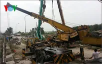 Sập cần cẩu công trình, nhiều người hoảng hốt