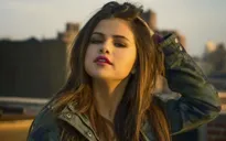 Chia tay Zedd, Selena Gomez quấn quýt bên trai lạ