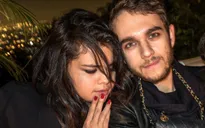 Selena Gomez say đắm đôi mắt bạn trai