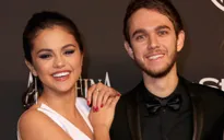 Selena Gomez bất ngờ tình tứ bên trai lạ