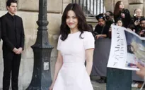 Song Hye Kyo đẹp rạng ngời tại Paris Fashion Week