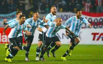 Argentina vượt qua Colombia sau loạt “đấu súng” nghẹt thở