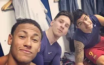Tam tấu Messi – Suarez – Neymar chụp ảnh selfie ăn mừng