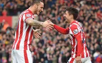 Depay mắc lỗi tệ hại khiến Man Utd bị Stoke chọc thủng lưới sởm