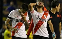 4 cầu thủ Argentina nhập viện vì bị CĐV ném pháo hơi cay
